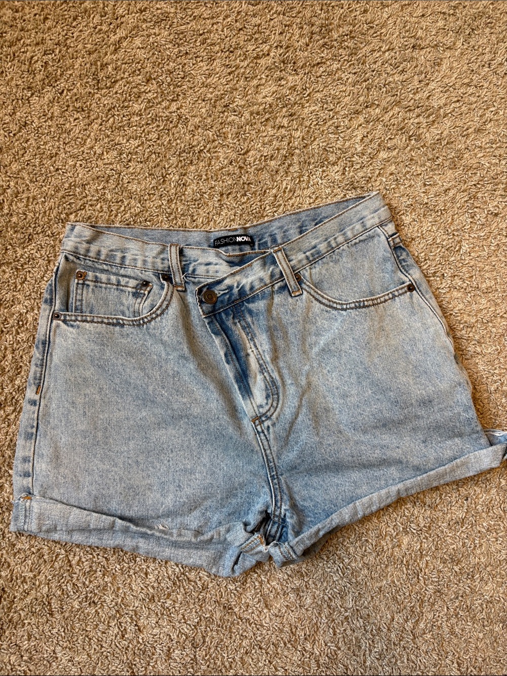 Fashion Nova Light Wash Denim High-Rise Women's Shorts